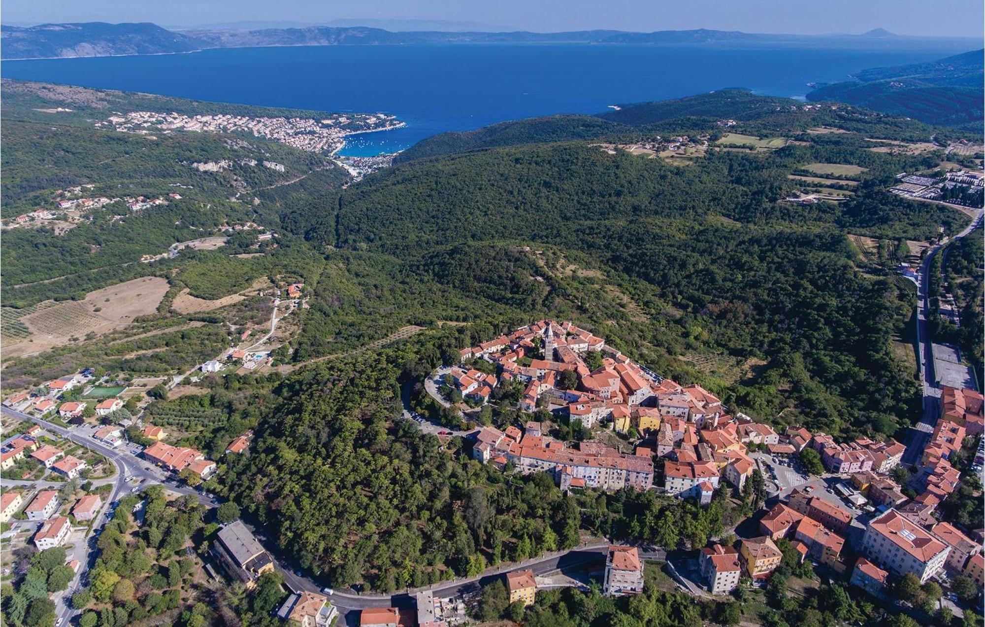 2 Bedroom Awesome Apartment In Plomin Exterior photo